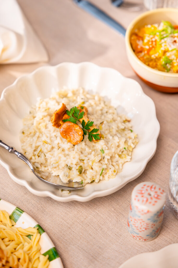 Cremiges Risotto mit Pfifferlingen als frische Mitarbeiterverpflegung von Schrankerl serviert.