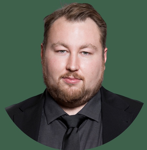 Porträt eines Schrankerl Mitarbeiters für innovative Mitarbeiterverpflegung im dunklen Anzug.